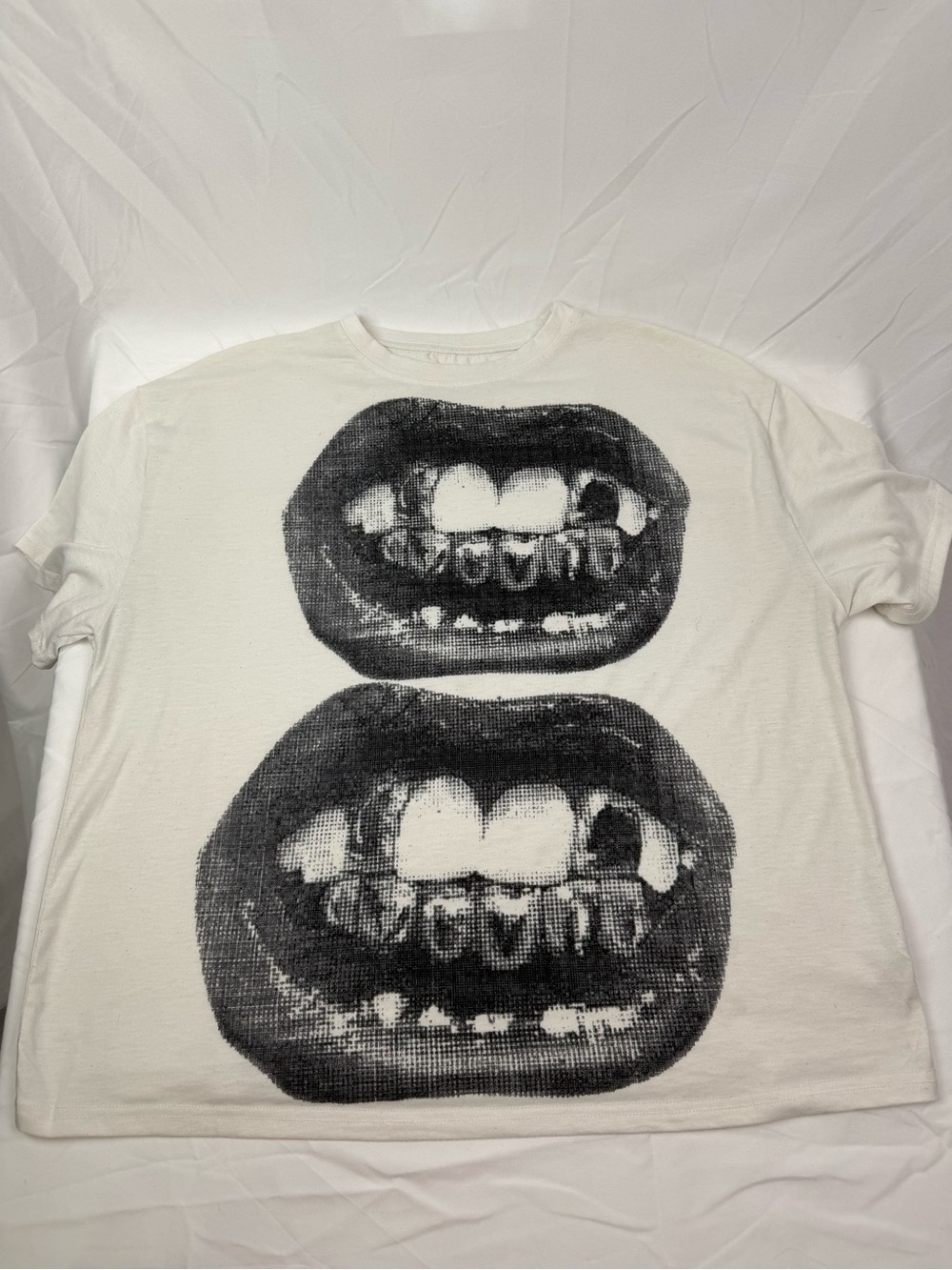 Graphic Short Sleeve Tee with Black Mouth Print - White